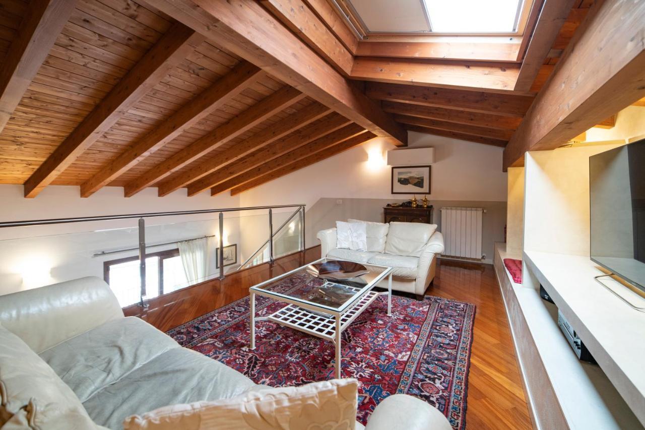 Romantic Lake View House スルツァーノ エクステリア 写真